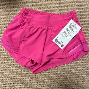 NWT Lululemon Hotty Hot 2.5” LR Shorts - Sonic Pink